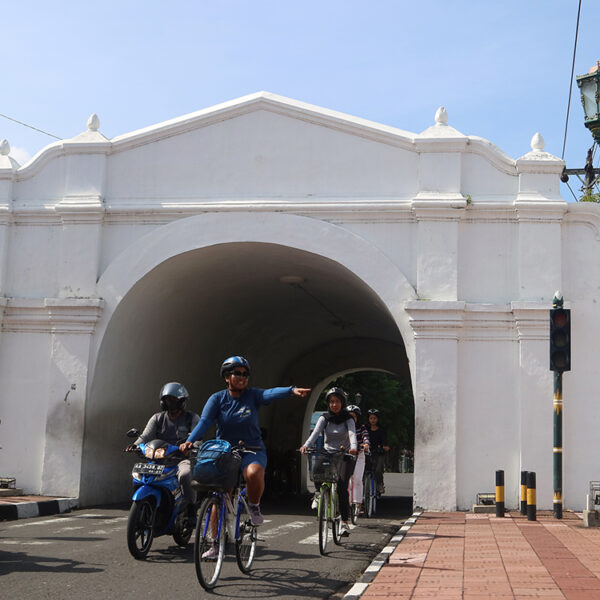 Jogjakarta city tour by bicycle