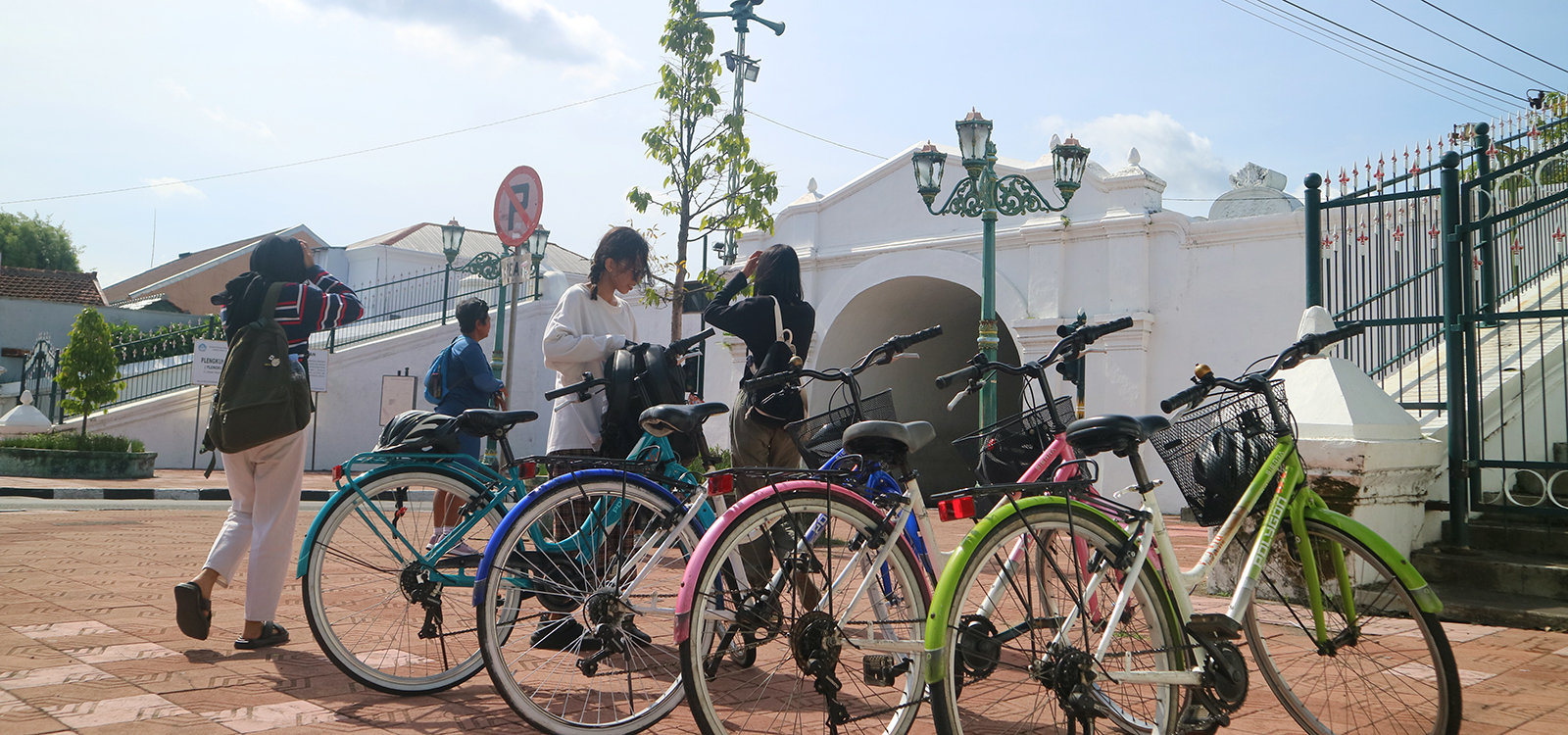 Jogjakarta city tour by bicycle