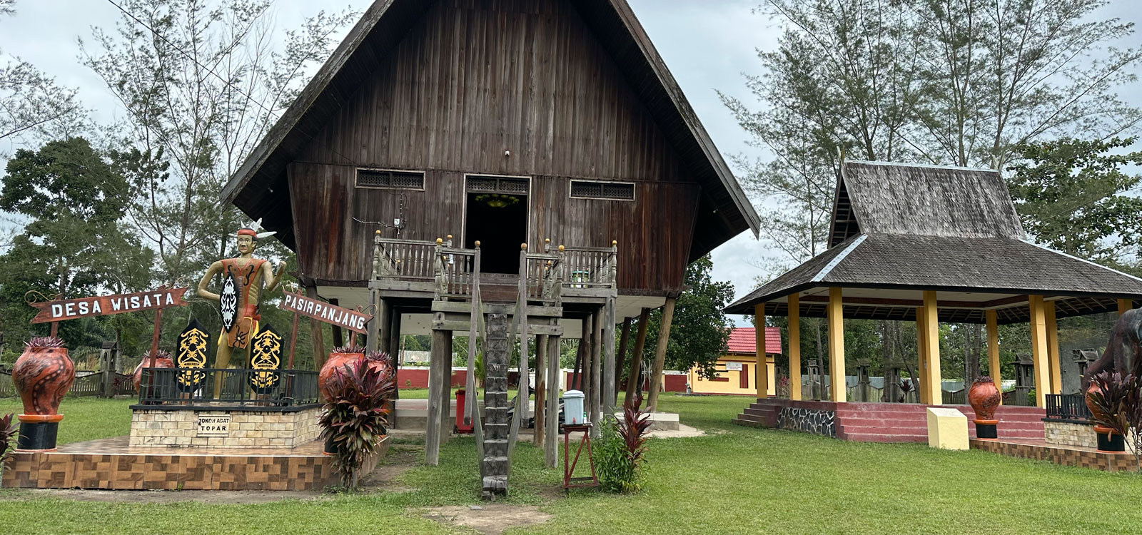 NEW Kalimantan: Orangutan Houseboat Tour